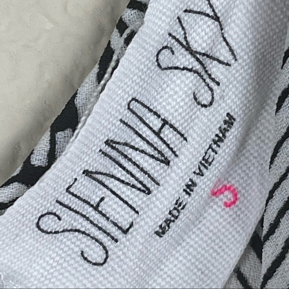 Sienna Sky Leaf Pattern Top - Picture 8 of 8